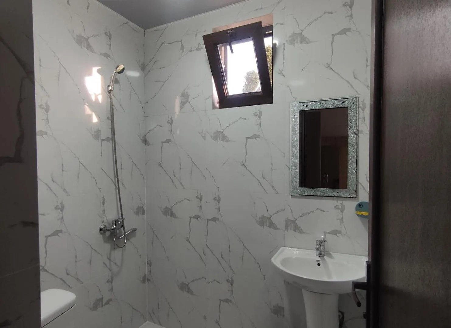 The Best Guest House-Gaioz Gonio