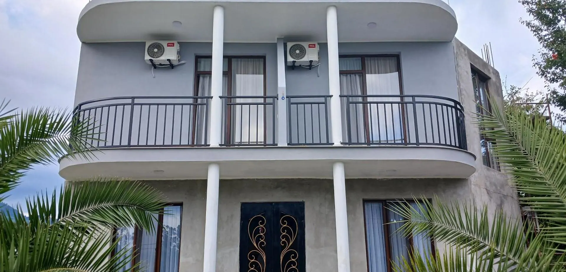 The Best Guest House-Gaioz Gonio